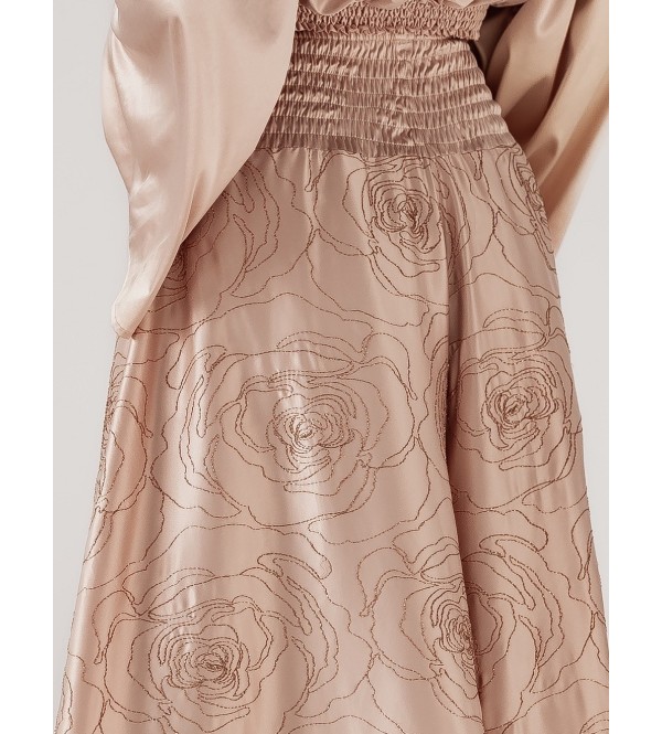 Pantalones anchos de color melocotón con rosas bordadas