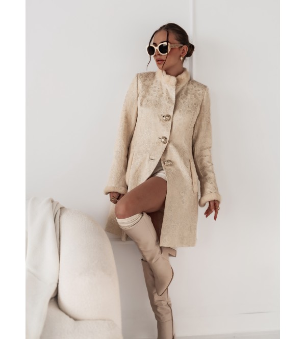 Élégant manteau crème avec fourrure