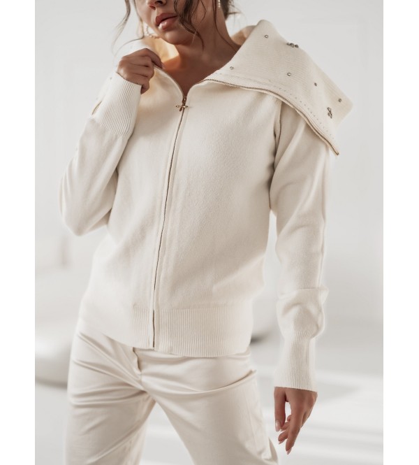 Maglione bianco con collo alto e cristalli