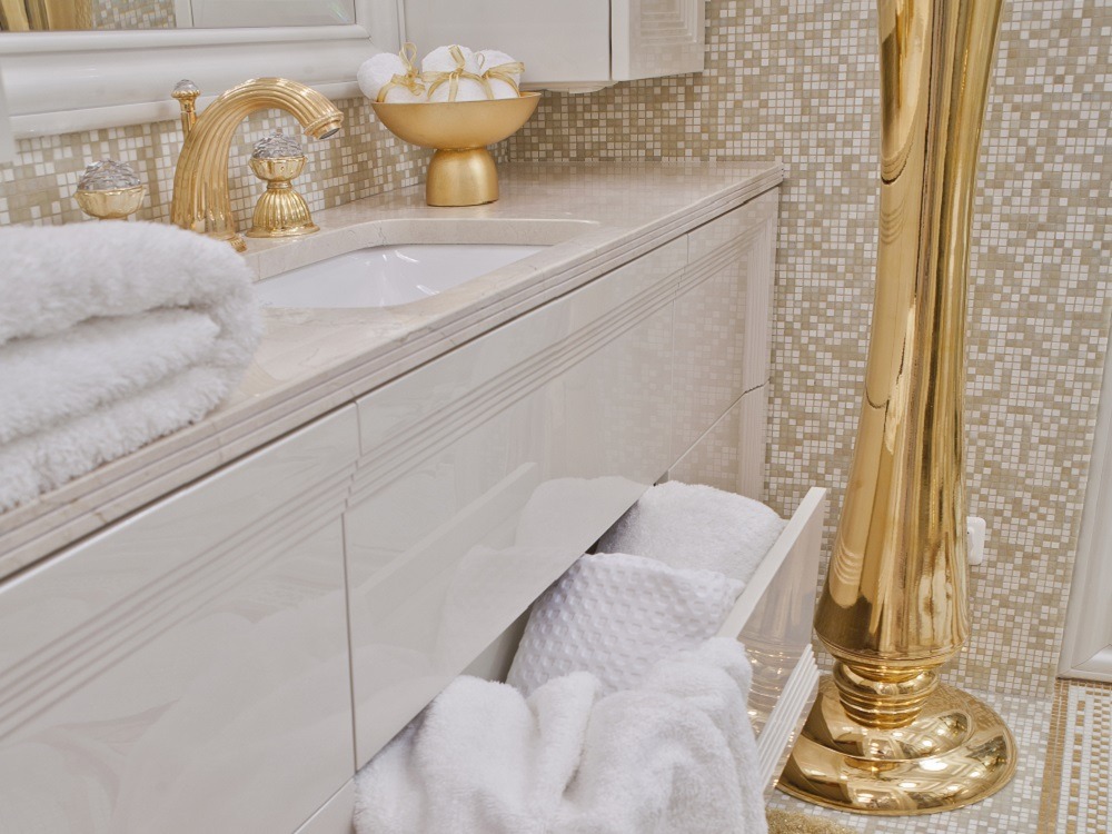 Ivory & Gold - Luxury in the bathroom
